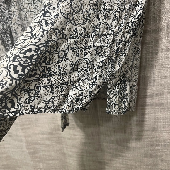 Foxcroft neutral print blouse, no iron shirt - Picture 5 of 7